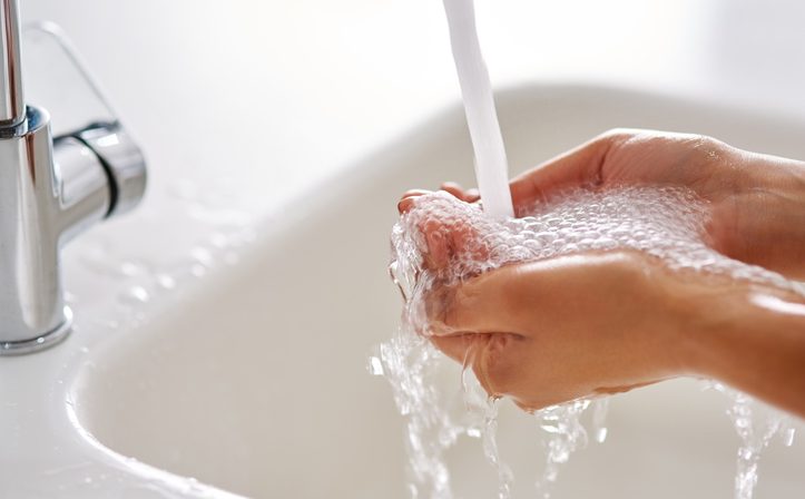 Piano lavabo da bagno in Pero Selvatico lavorato a mano